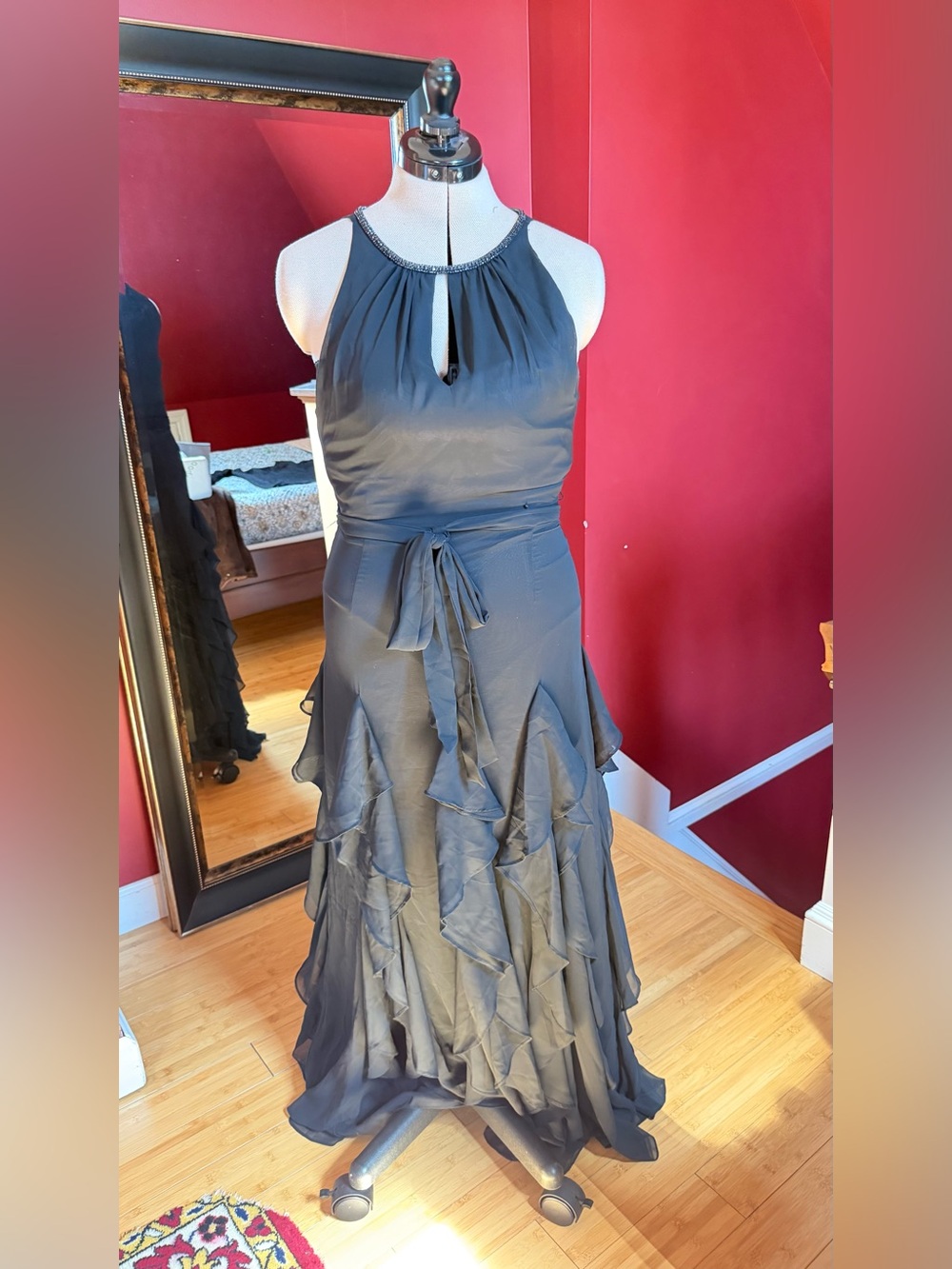 Tahari Authur S. Levine sleeveless gown